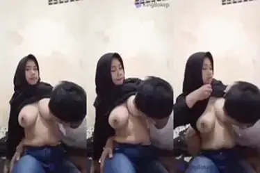 Ngisep Tetek Perempuan Jilbab Tobrut