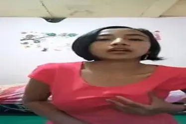 Siaran Privat Gadis Berbaju Pink Di Kamar